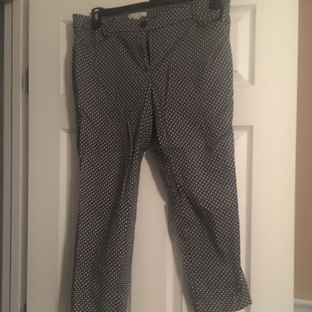 New York and company black and white Capri pants